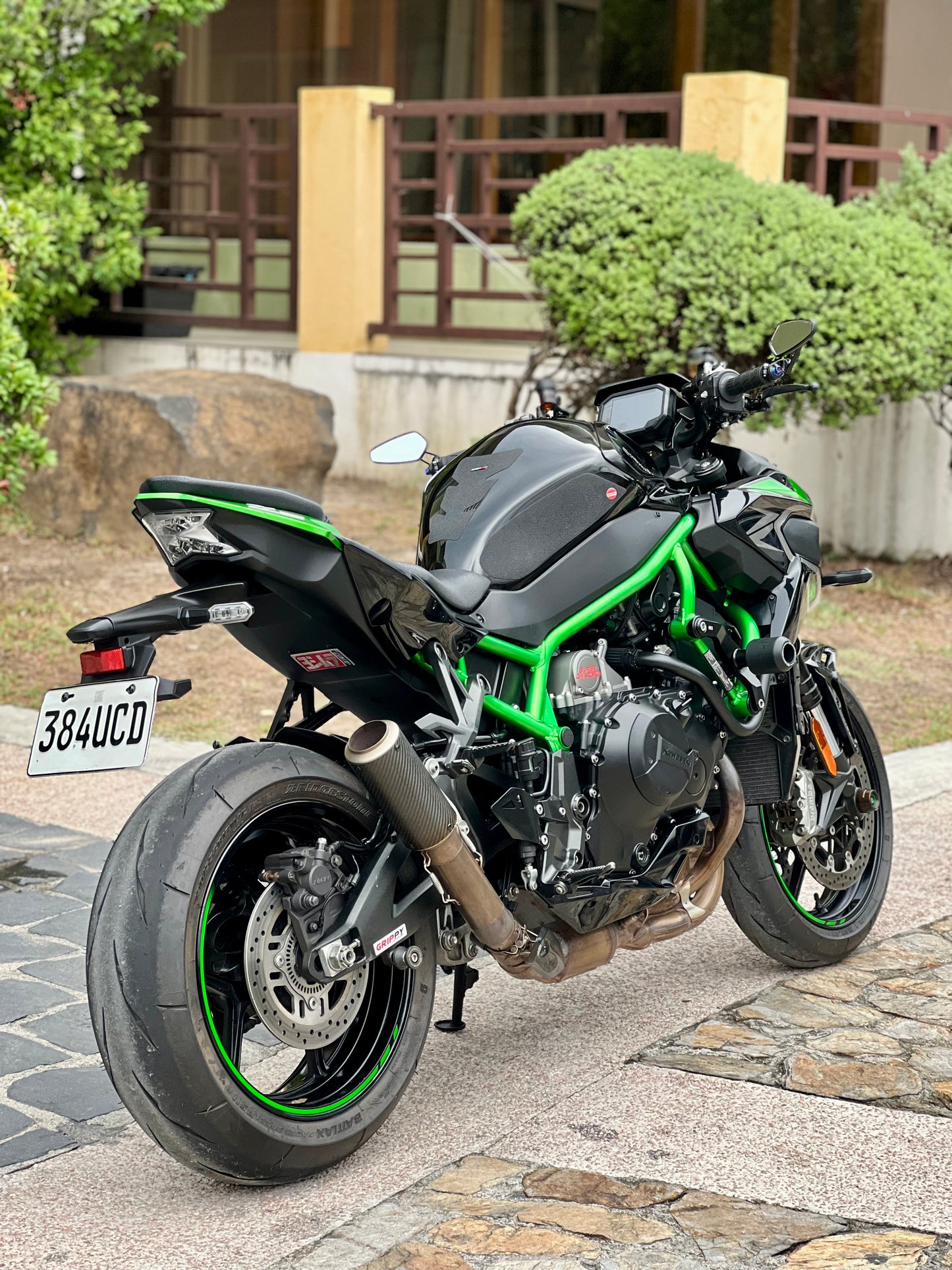 2021 Kawasaki ZH2 Supercharged Black