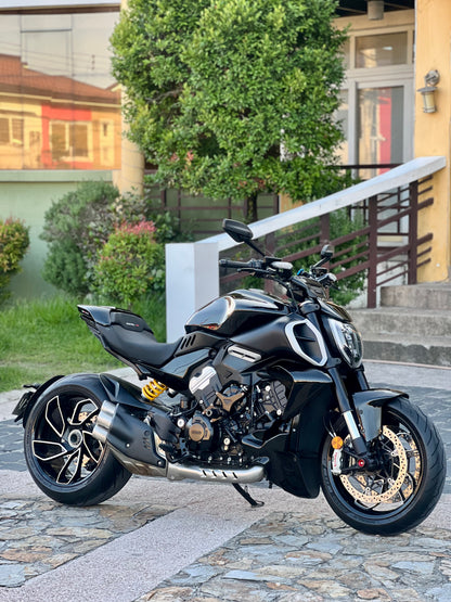 2023 Ducati Diavel V4 Black