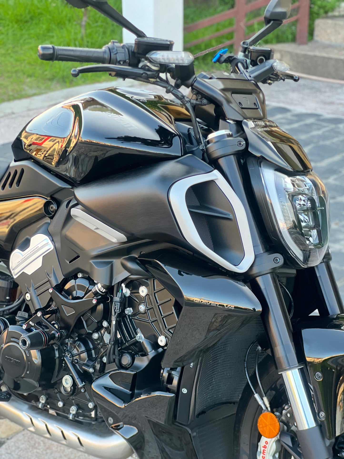 2023 Ducati Diavel V4 Black