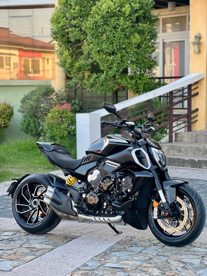 2023 Ducati Diavel V4 Black