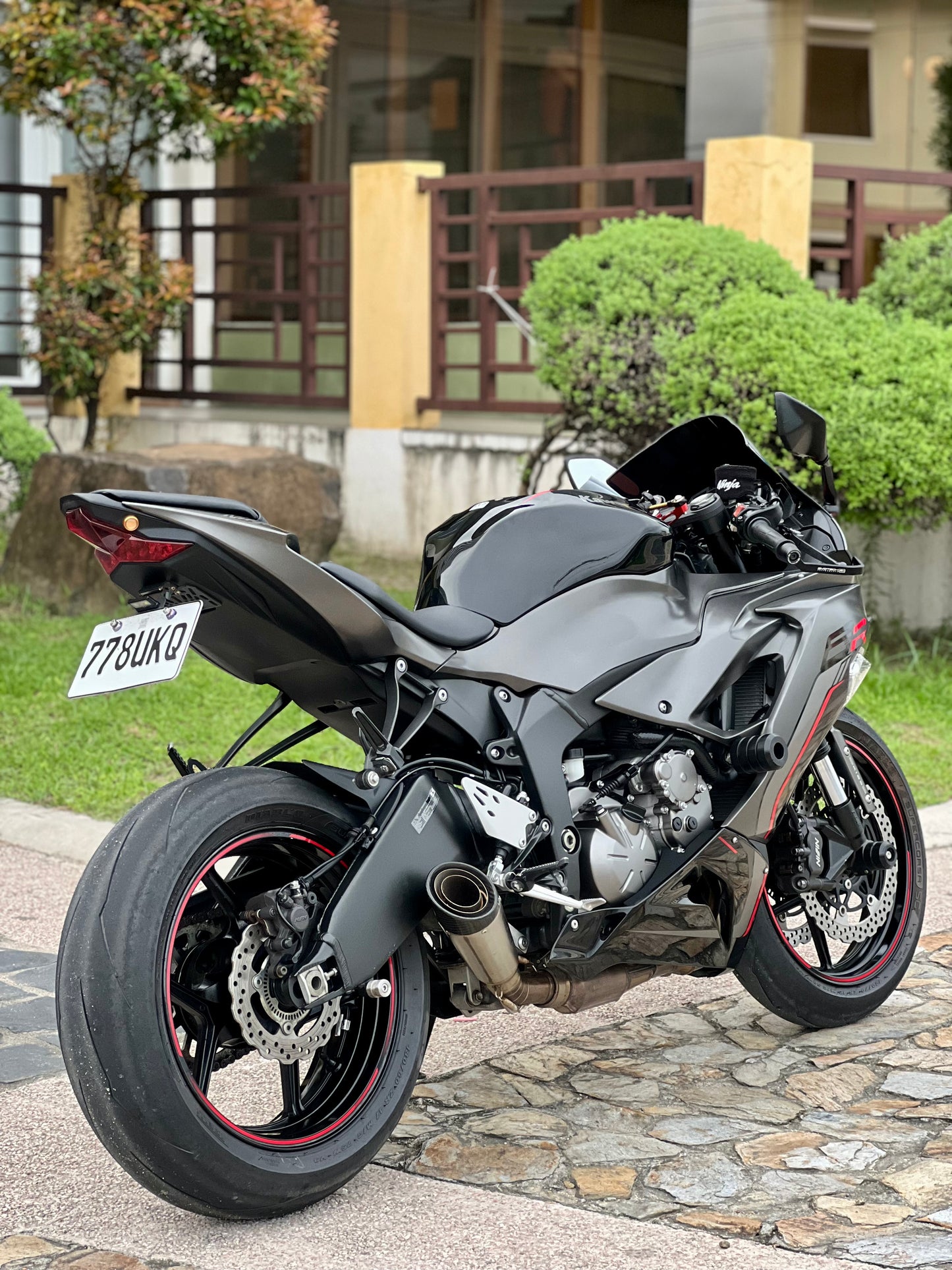 2022 Kawasaki ZX6R Gray