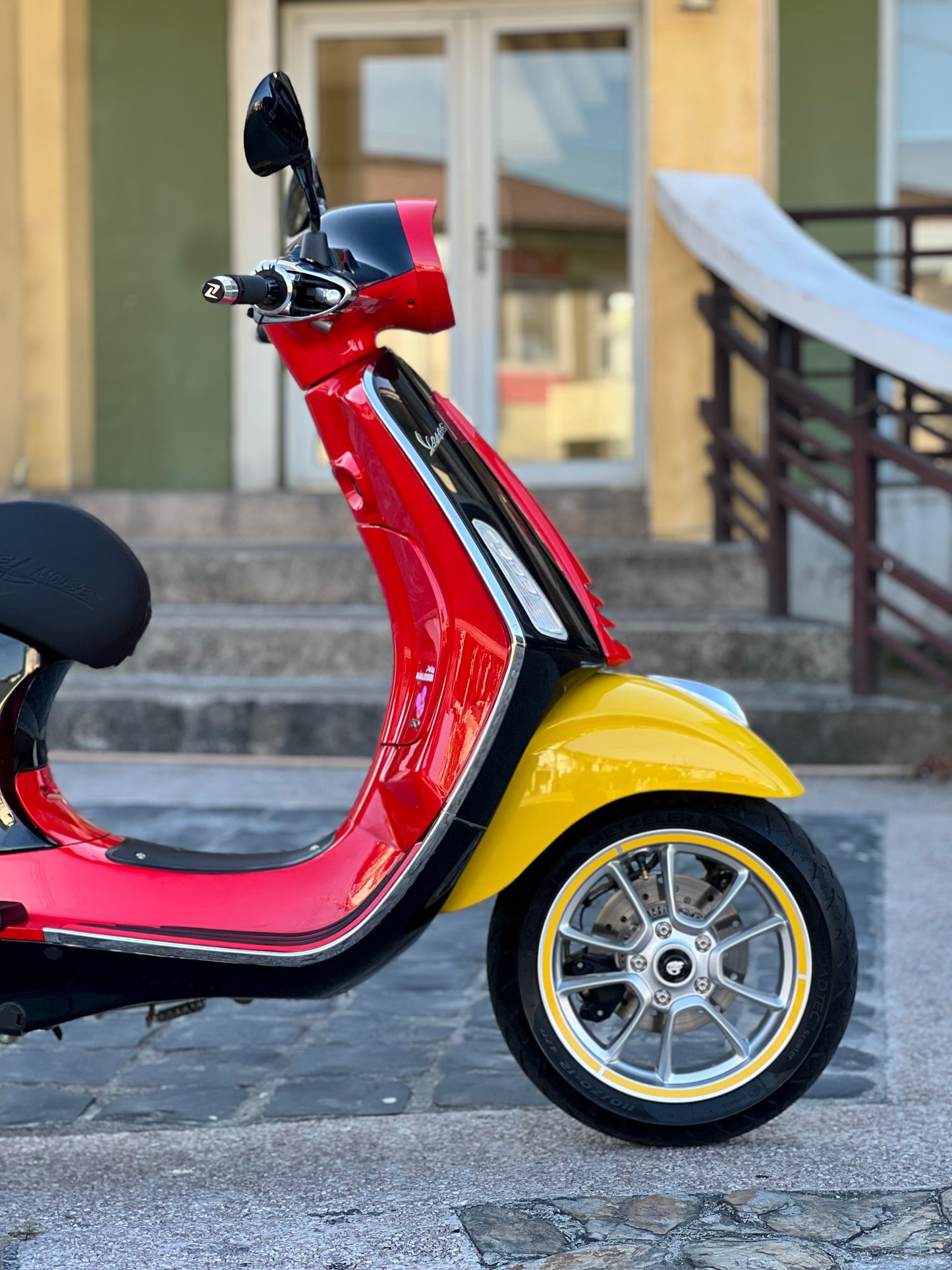 2024 Vespa Primavera SE Mickey Mouse