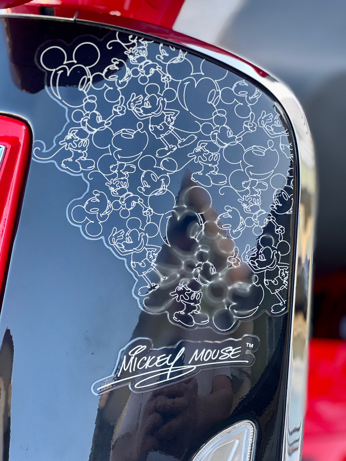 2024 Vespa Primavera SE Mickey Mouse